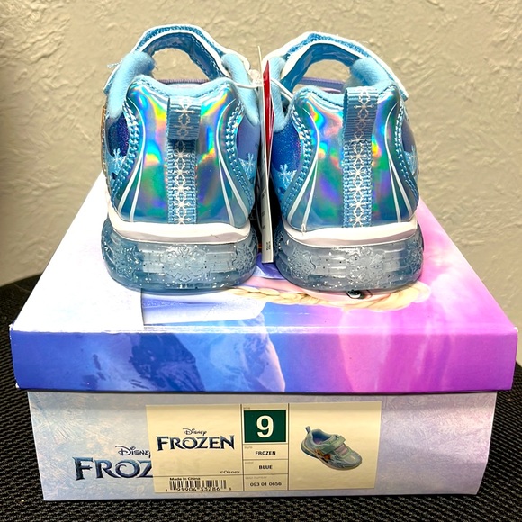 NWT DISNEY Frozen Light-Up Shoes Sz 9 Girls - Picture 3 of 7